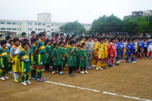 ア式蹴球部、東日本大震災被災地でボランティア