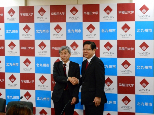 左:橋本副総長、右:北橋市長