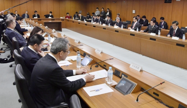 地方大学の振興及び若者雇用等に関する有識者会議 写真：共同通信社