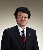 【担当業務】総長室総括、経営企画、学外連携、グループ会社<br />
<br />
【現職】総長室常勤参与<br />
<br />
【学歴】早稲田大学社会科学部卒業<br />
<br />
【役職歴】教務部事務部長、理工学術院統合事務・技術センター長、総長室長、本庄プロジェクト推進室長、理事等歴任