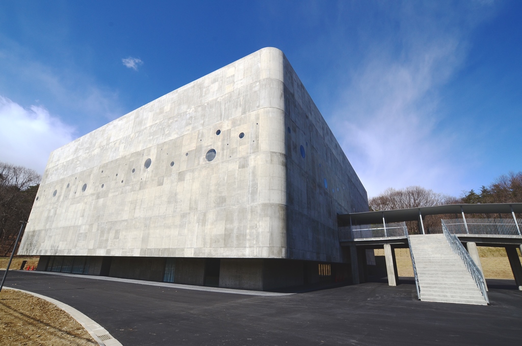 新体育館が広げる本庄学院教育 – 早稲田大学
