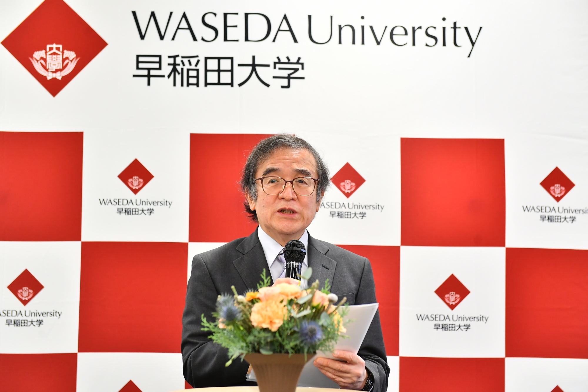 「WASEDA Startup Lounge」のオープニングイベントで挨拶を述べる柴山教授
