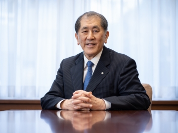 総長挨拶　たくましい知性、しなやかな感性、ひびきあう理性を育んで【2023年度入学記念号】