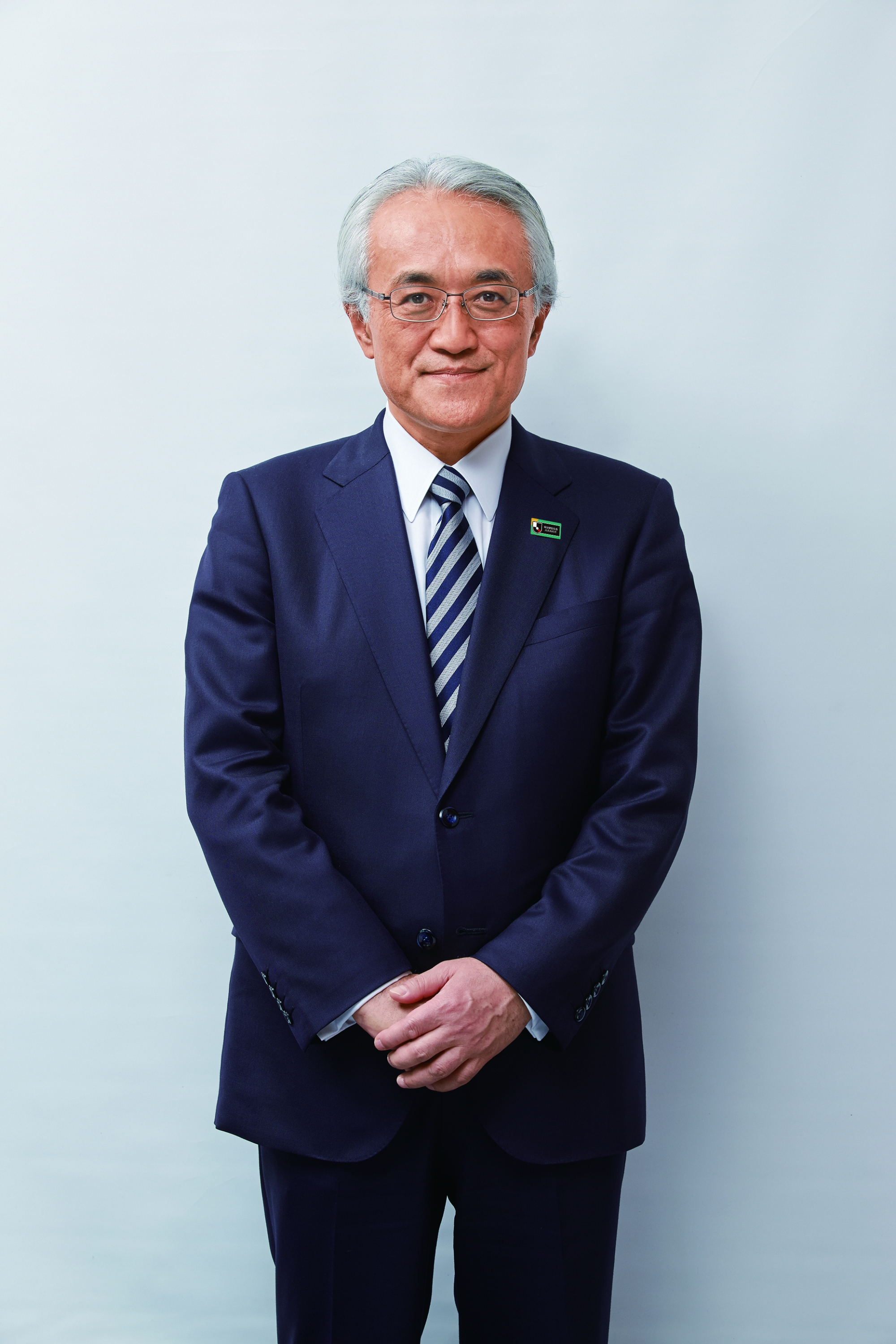 根岸 秋男 明治安田生命保険相互会社 取締役会長<br />
1958年埼玉県生まれ。1981年早稲田大学理工学部数学科卒業後、明治生命保険相互会社入社。2004年1月に明治安田生命保険相互会社が発足後、滋賀支社長、企画部長、営業企画部長、常務執行役などを経て、2013年7月に取締役代表執行役社長に就任。2021年7月より現職。