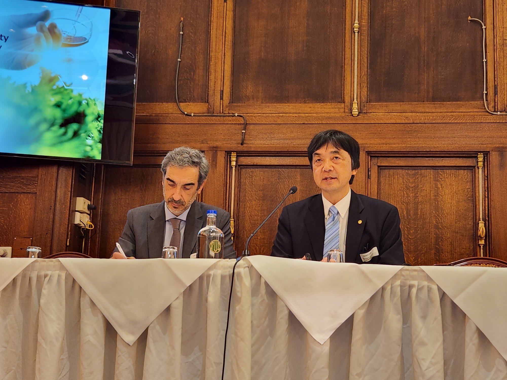 Luis Sanchez Alvarez氏 欧州委員会 Soil Mission, DG AGRI Unit F2<br />
千葉一裕氏 東京農工大学長/ムーンショット目標5プログラムディレクター<br />
