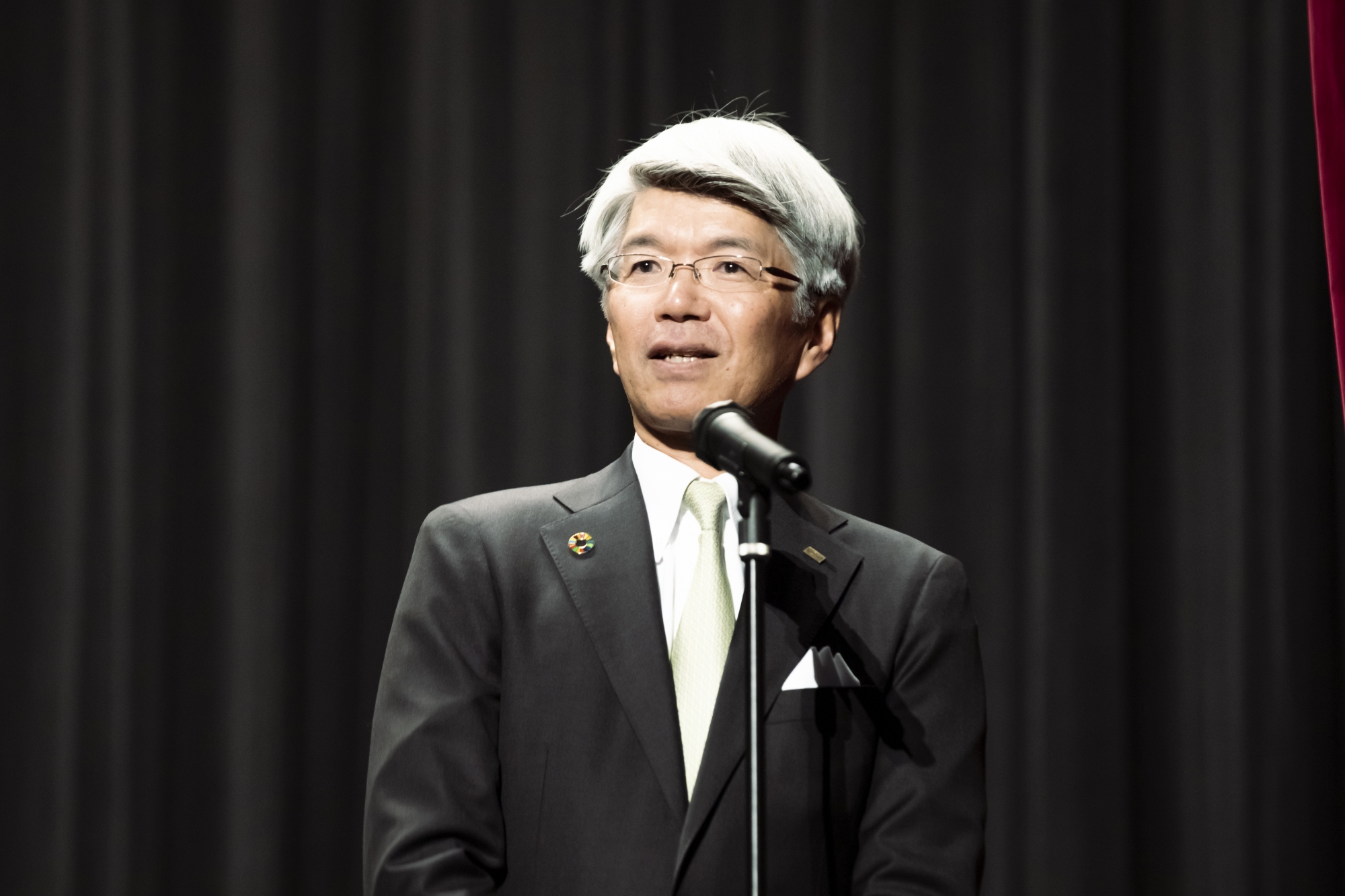 ディスカッションの趣旨を説明する藤原理事（株式会社みずほフィナンシャルグループ特別顧問 早稲田大学 経営・産学連携担当理事）