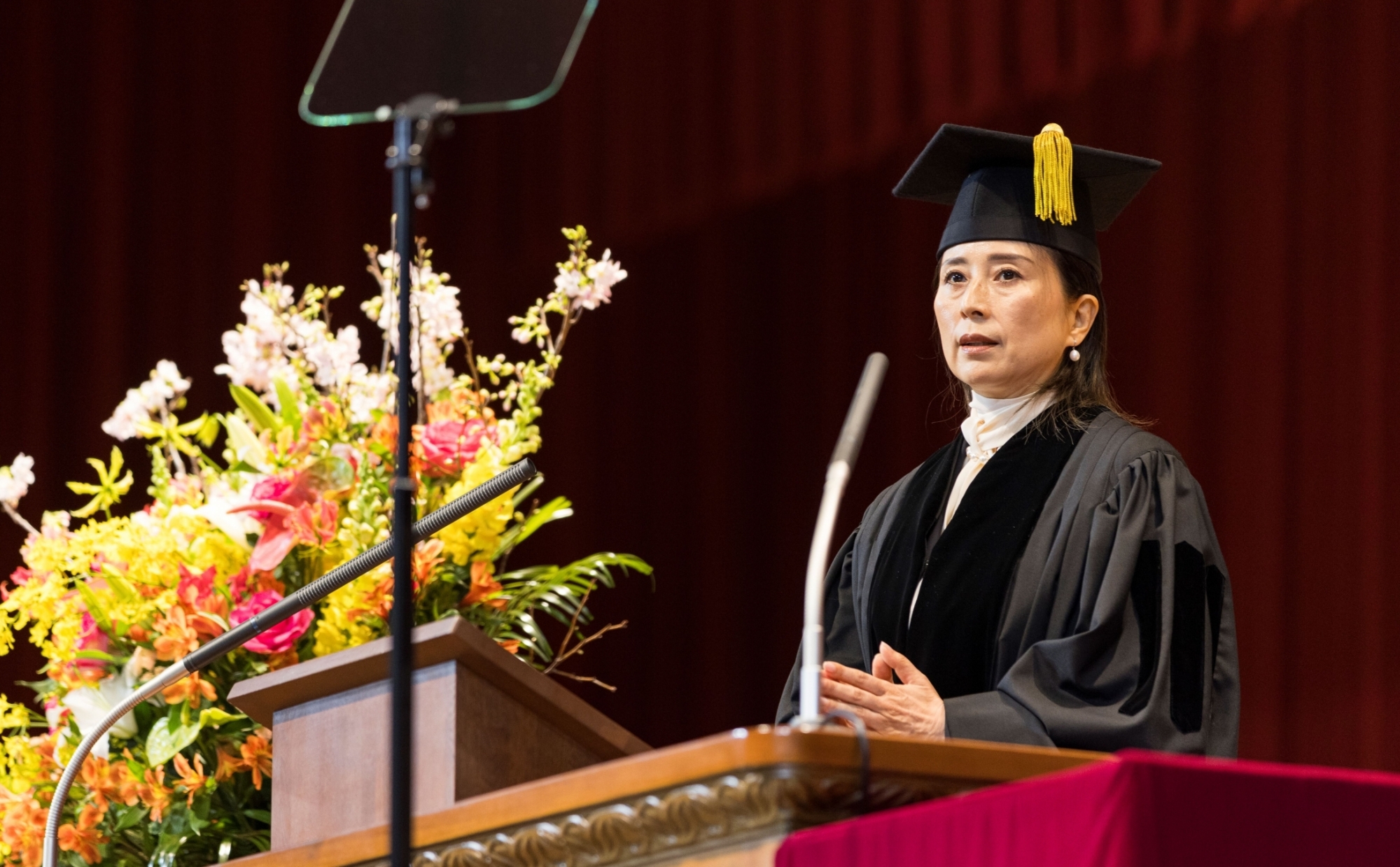1997年早稲田大学政治経済学部政治学科卒業。<br />
2017年7月より日本におけるYouTubeの事業、その運営を統括。クリエイター、アーティスト、メディア企業、政府や自治体、公的セクター等との幅広いパートナーシップを通して彼らの成功をサポート。 また、年齢・性別・国境などを越えて誰にも「開かれた場」であることを目指すと共に、YouTubeが担う「社会的責任」を重要視し、安心して使って頂けるよう信頼性向上への取り組みにも注力する。日本放送協会(NHK)放送番組審議会委員(2020年~)、早稲田大学評議員(2022年~)を務める。米国シカゴ大学経営大学院 (MBA)、米国ハーバード ビジネス スクール Advanced Management Program卒業。