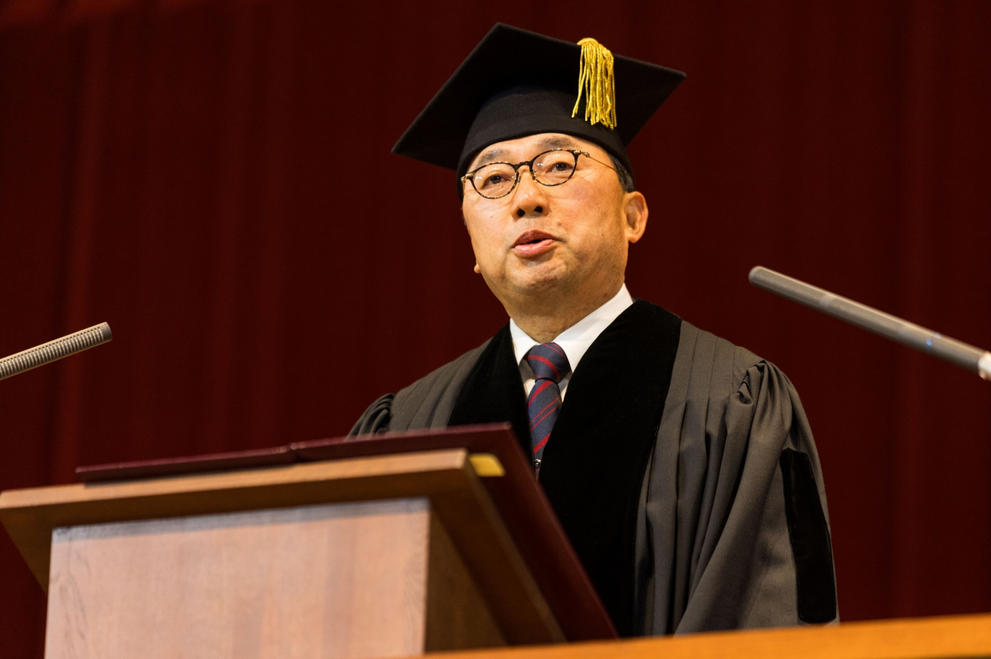 1982年早稲田大学商学部卒業。<br />
三菱電機株式会社に入社し、名古屋製作所でキャリアをスタート。Mitsubishi Electric Europe B.V.取締役社長、FAシステム事業本部長、社会システム事業本部長、経営企画室長などを経て、2021年7月より執行役社長に就任。一般財団法人宇宙システム開発利用推進機構理事長、経団連日本トルコ経済委員会委員長、公益財団法人発明協会副会長等兼職。
