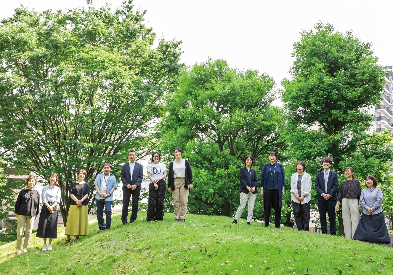 アクセシビリティ支援センターの職員一同(左から4人目が浮川、右から4人目が吉野)