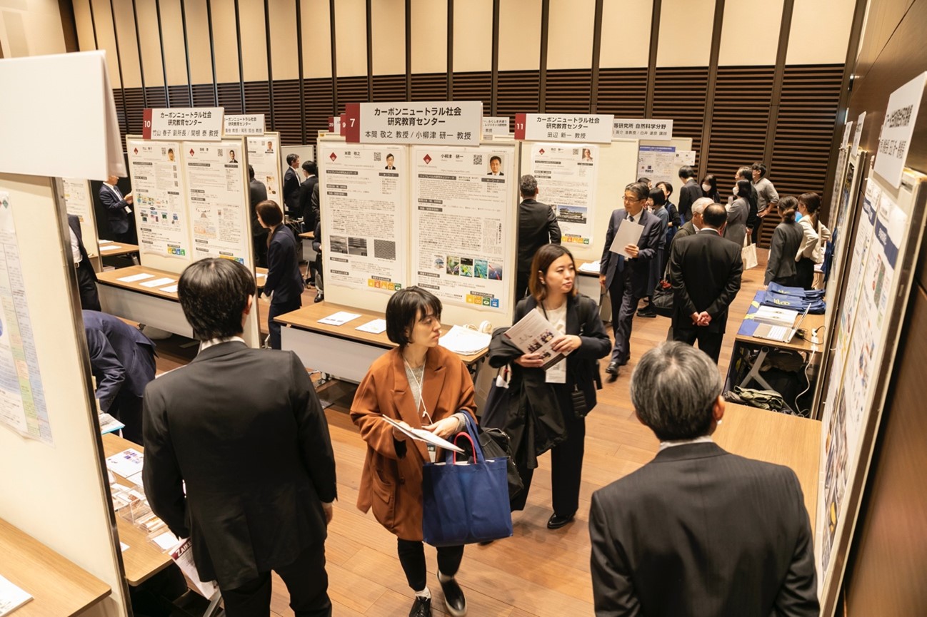 「包括連携企業、学内研究者とのネットワーキング」の様子