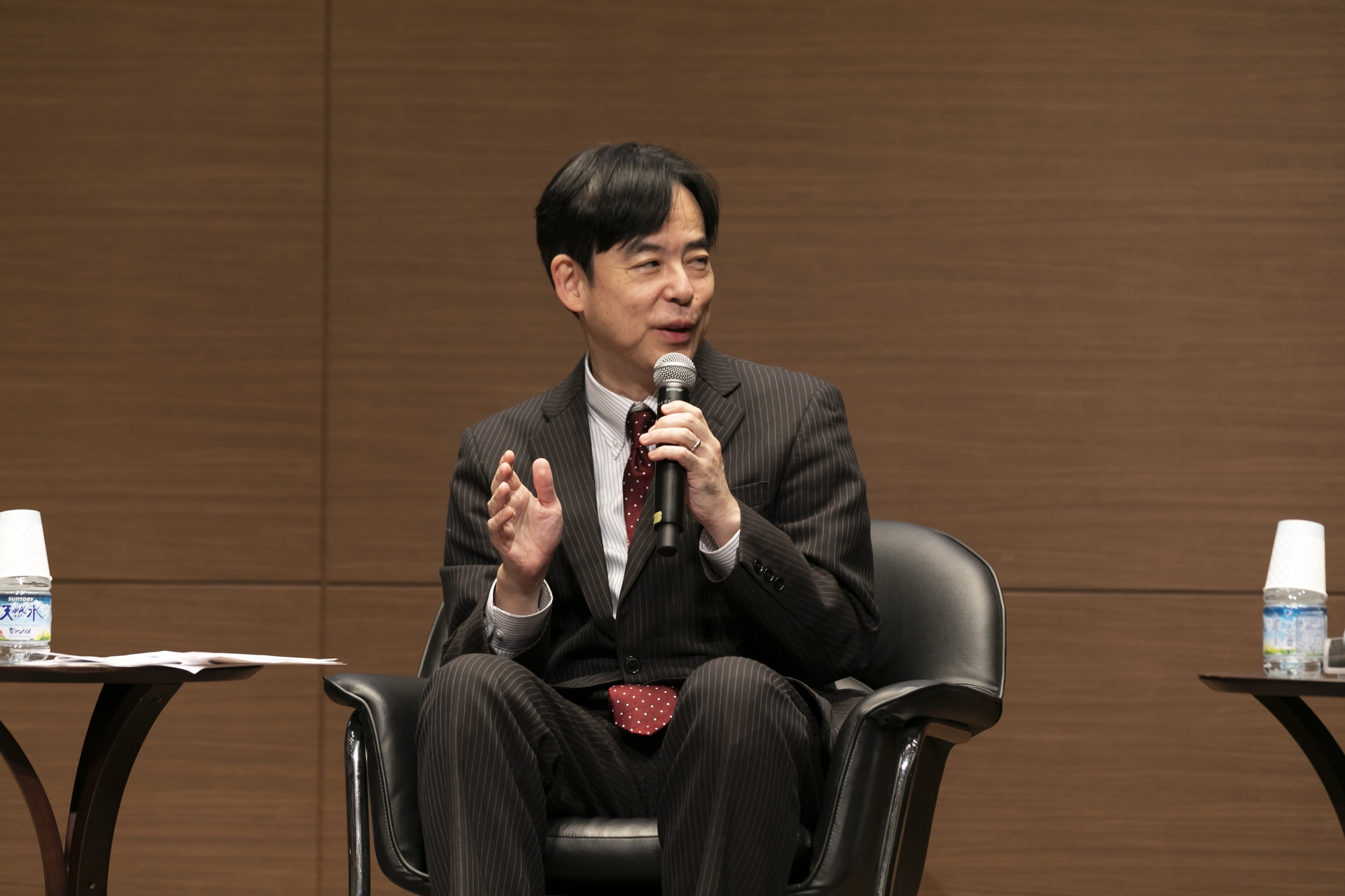 ロボット技術と機械学習技術を融合させた新しいものづくりを目指す、尾形哲也理工学術院教授