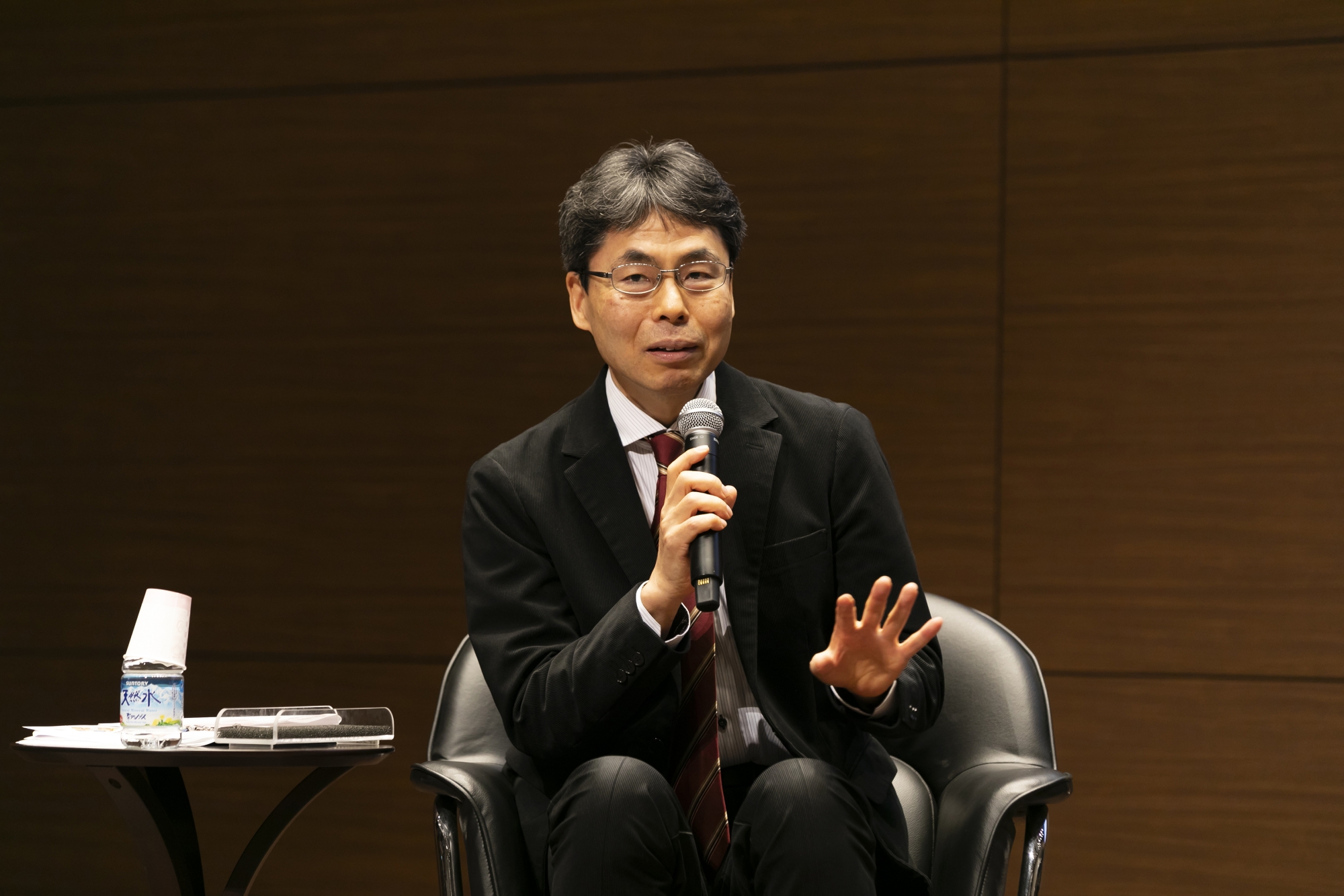 新領域法学や公法学を研究する下山憲治法学学術院教授