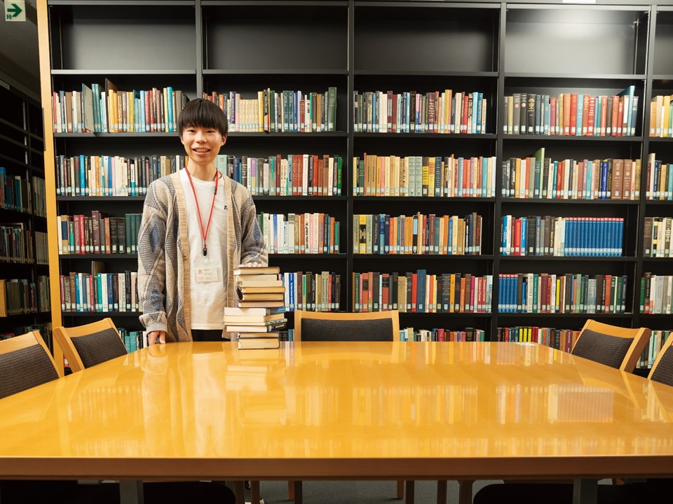 撮影＝早稲田キャンパス　頂新国際グループ記念学生読書室