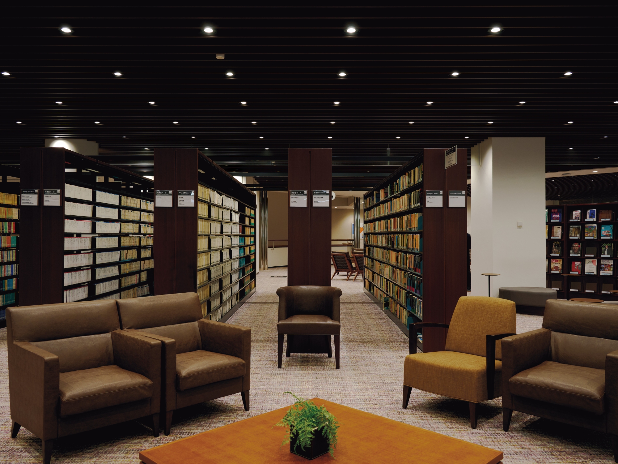 特集】図書館での学び、叡智との出会い – 早稲田大学