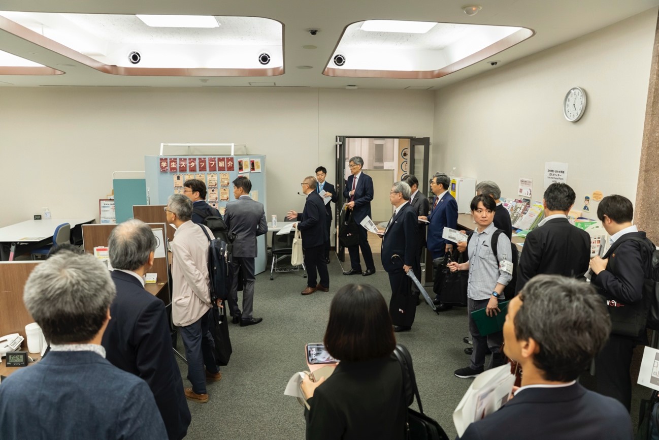 早稲田ポータルオフィスの見学。
