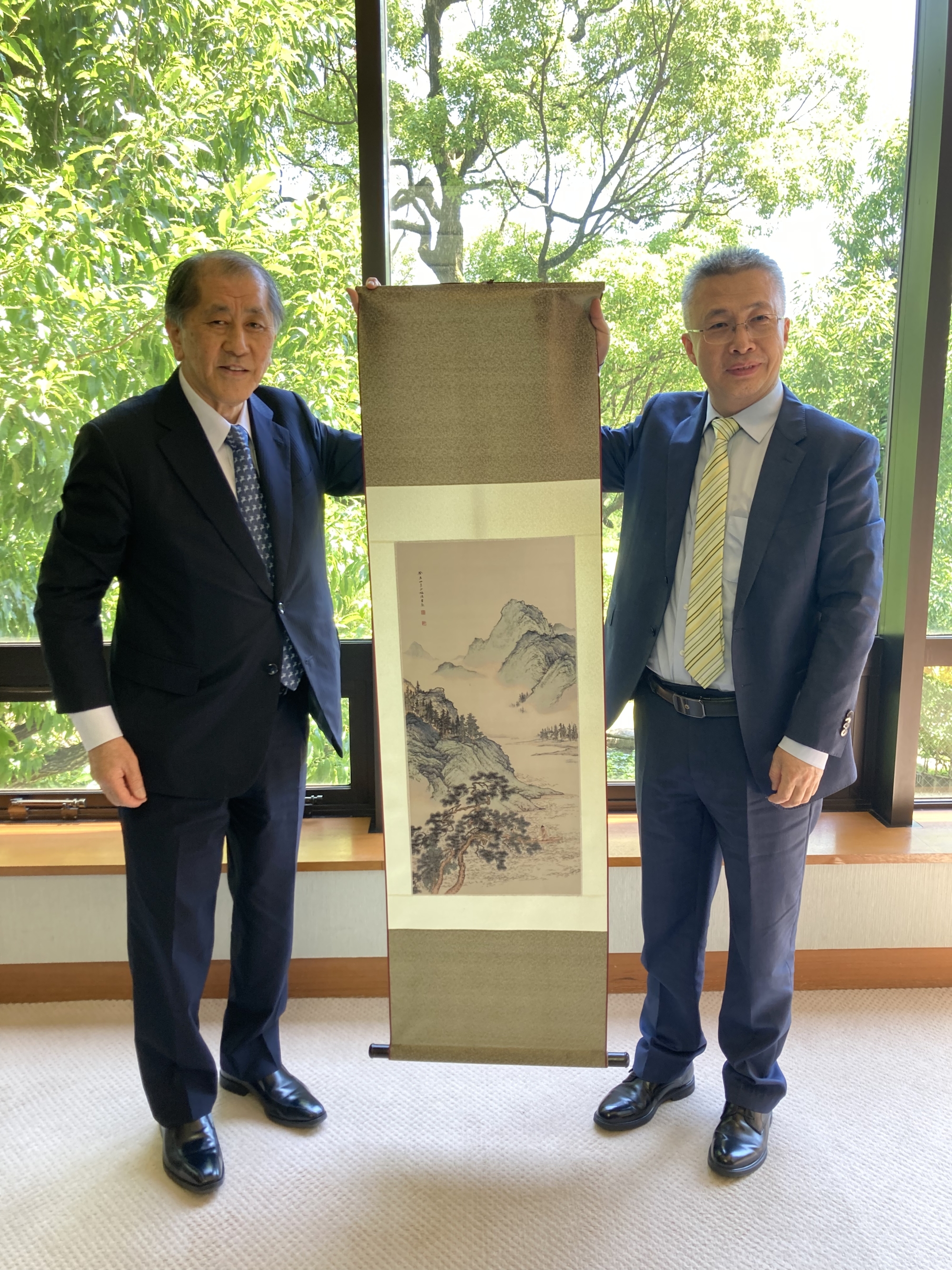 趙宝鋼中華人民共和国駐日本国大使館公使来訪 – 早稲田大学