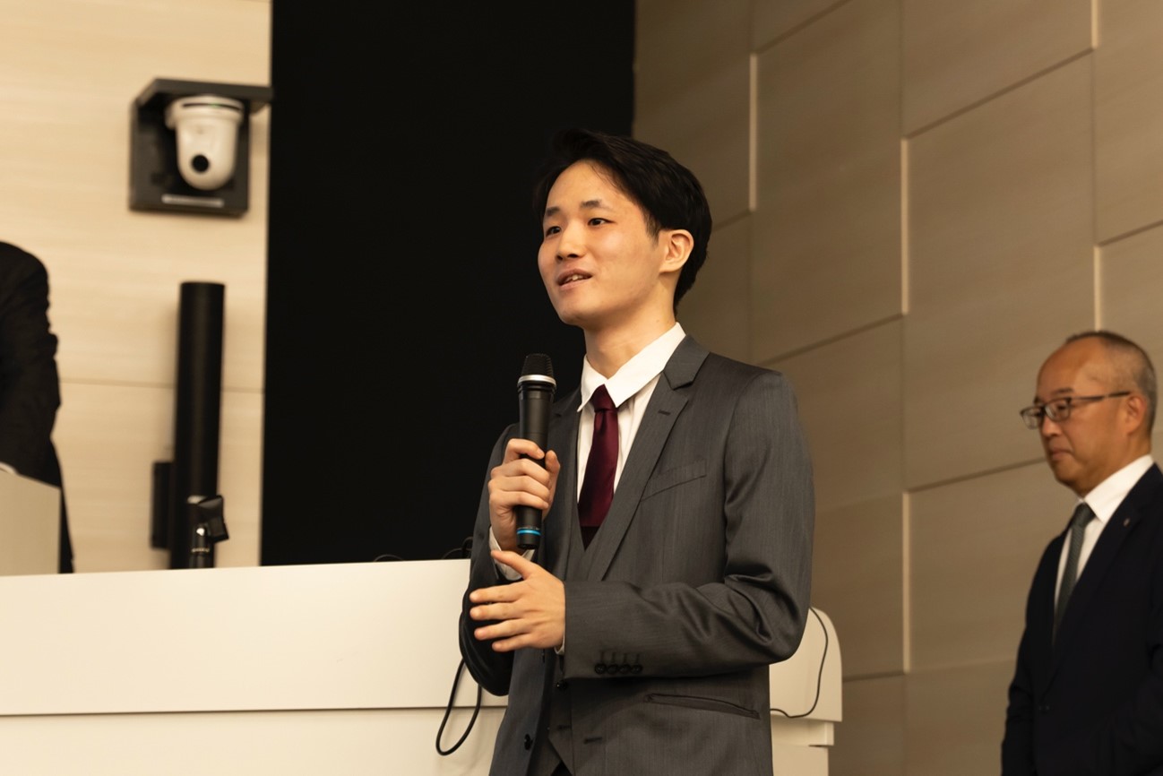 拠点の研究を支える大学院生も質疑応答に参加。教育と研究のエコシステムなどが説明された。