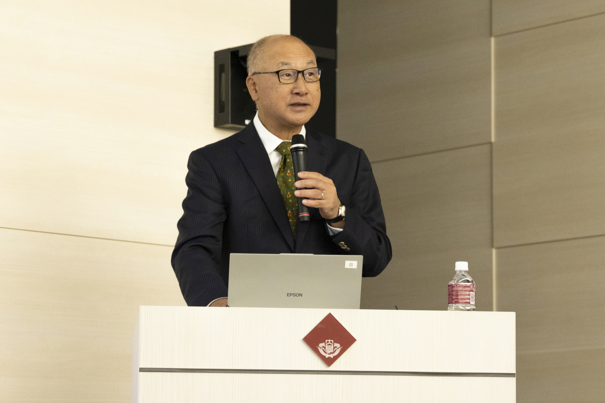 スマート社会技術融合研究機構 機構長　<br />
田辺新一教授（理工学術院）