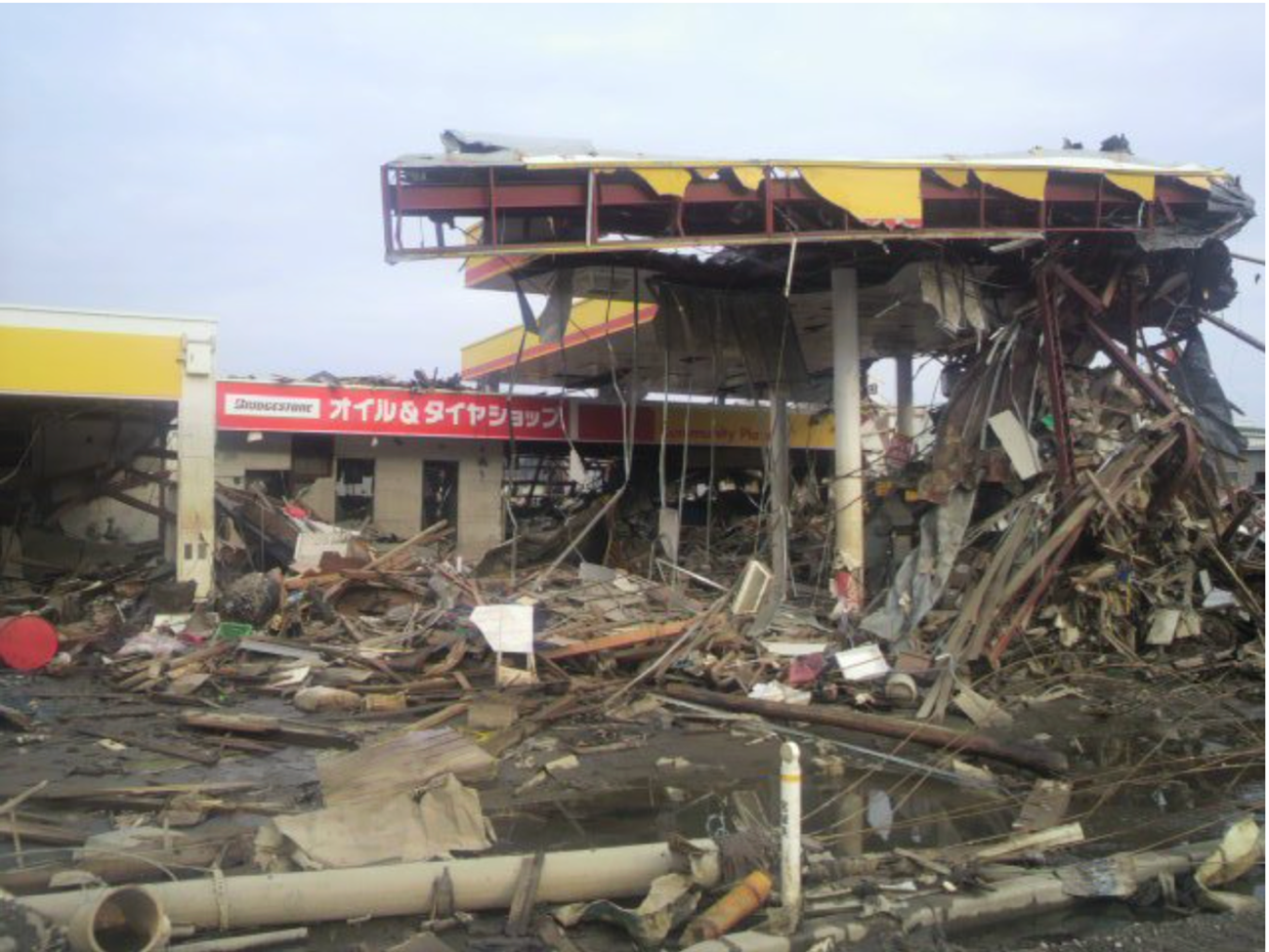 被災したガソリンスタンド