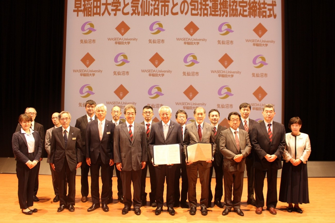 2024年8月、早稲田大学と気仙沼市の包括連携協定締結式に参加する高橋さん