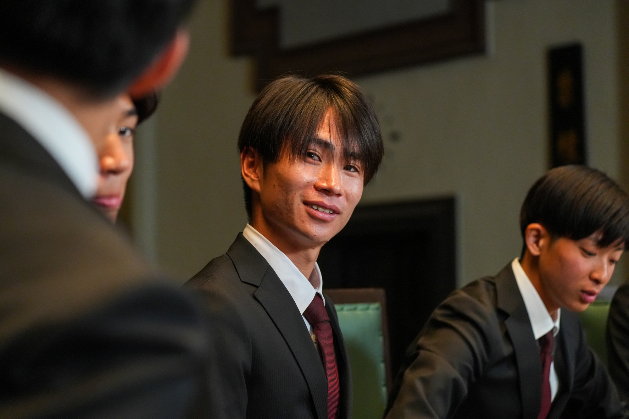 山口智規（スポーツ科学部４年）<br />
福島・学法石川高校出身。トラックを中心に活躍し、駅伝でも大学入学以来チームの主力を担ってきた。<br />
４年時は駅伝主将を務め、競技面・精神面の両面でチームを牽引した。<br />
箱根駅伝では３年連続で花の２区を担い、日本人トップの区間４位と快走。<br />
1500mからハーフマラソンまでマルチにこなし、卒業後はSGホールディングスで競技継続し世界を目指す。