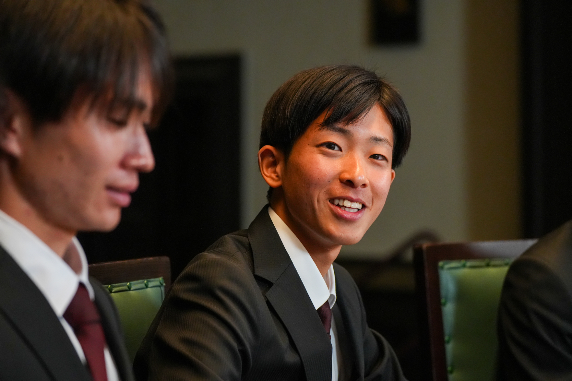 伊藤幸太郎（スポーツ科学部4年）<br />
埼玉・春日部高校出身。宮岡と同じく一般組ながら、誰よりも走り、その情熱と姿勢でチームを支えてきた。箱根駅伝にすべてを懸け、ひたむきな努力を積み重ねてきたランナー。<br />
４年次、箱根駅伝の選考レースとして位置づけられている上尾シティハーフにて早大トップでゴールし、初めての箱根駅伝エントリーを果たした。