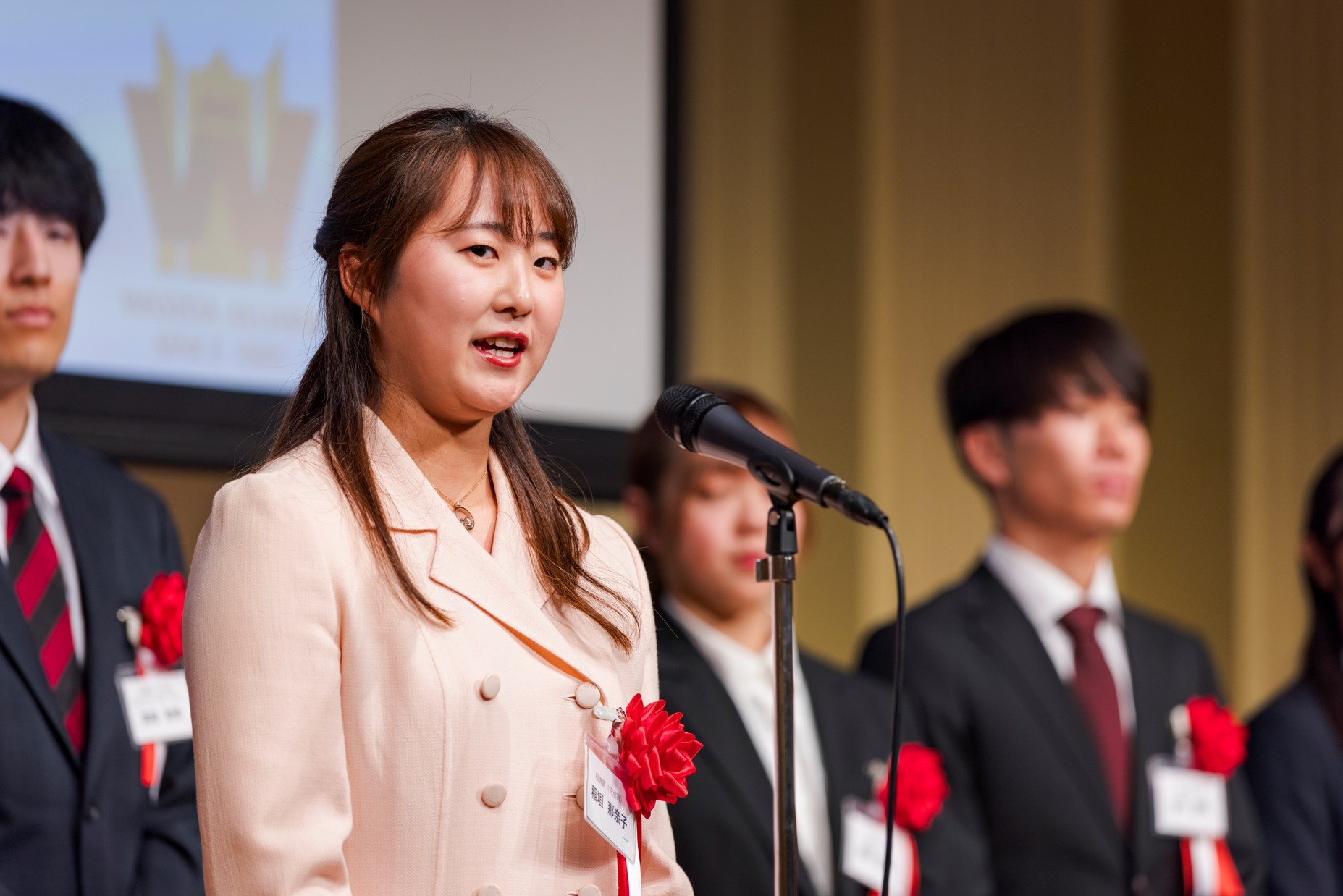 稲垣 那奈子　氏（プロゴルファー／スポーツ科学部卒）<br />
