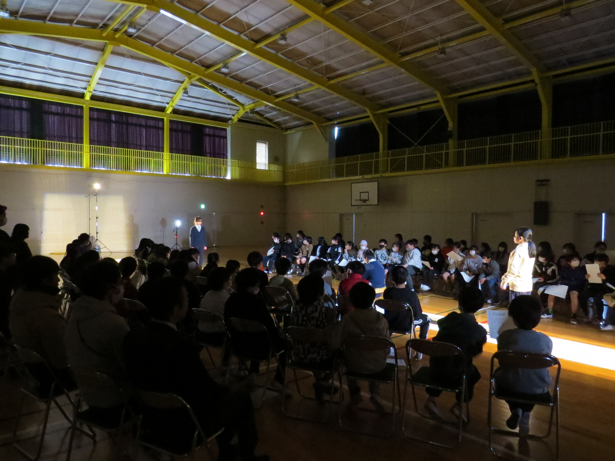 太田小学校の体育館での上演