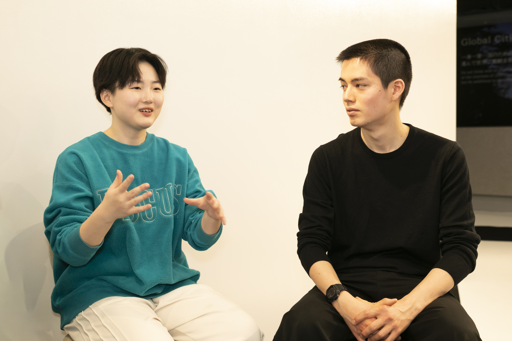 声優志望の貞方さん（左）と、「早稲田大学演劇研究会」に所属する東京大学の世羅田さん（右）