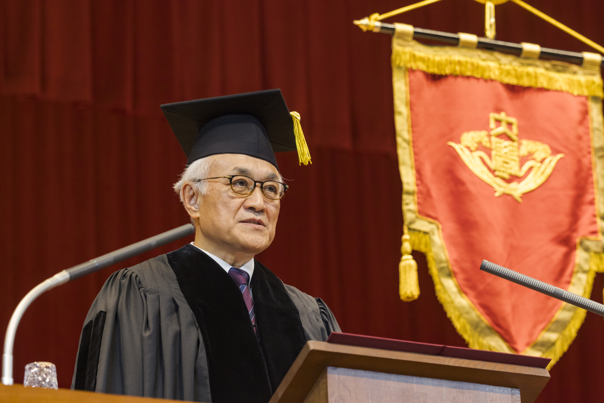 1981年早稲田大学理工学部数学科を卒業後、明治生命（現・明治安田生命保険相互会社）に入社。アクチュアリー（保険計理人）として保険料算出等の業務に従事。その後、志願して営業所長を務め、新商品の開発、支社長などを経て、2013年7月に明治安田生命社長に就任。2021年7月より取締役会長。2016年と2020年に生命保険協会長を務める。<br />
早稲田二十日会会長、ＪＲＡ経営委員、早稲田大学評議員会副会長等を兼職。