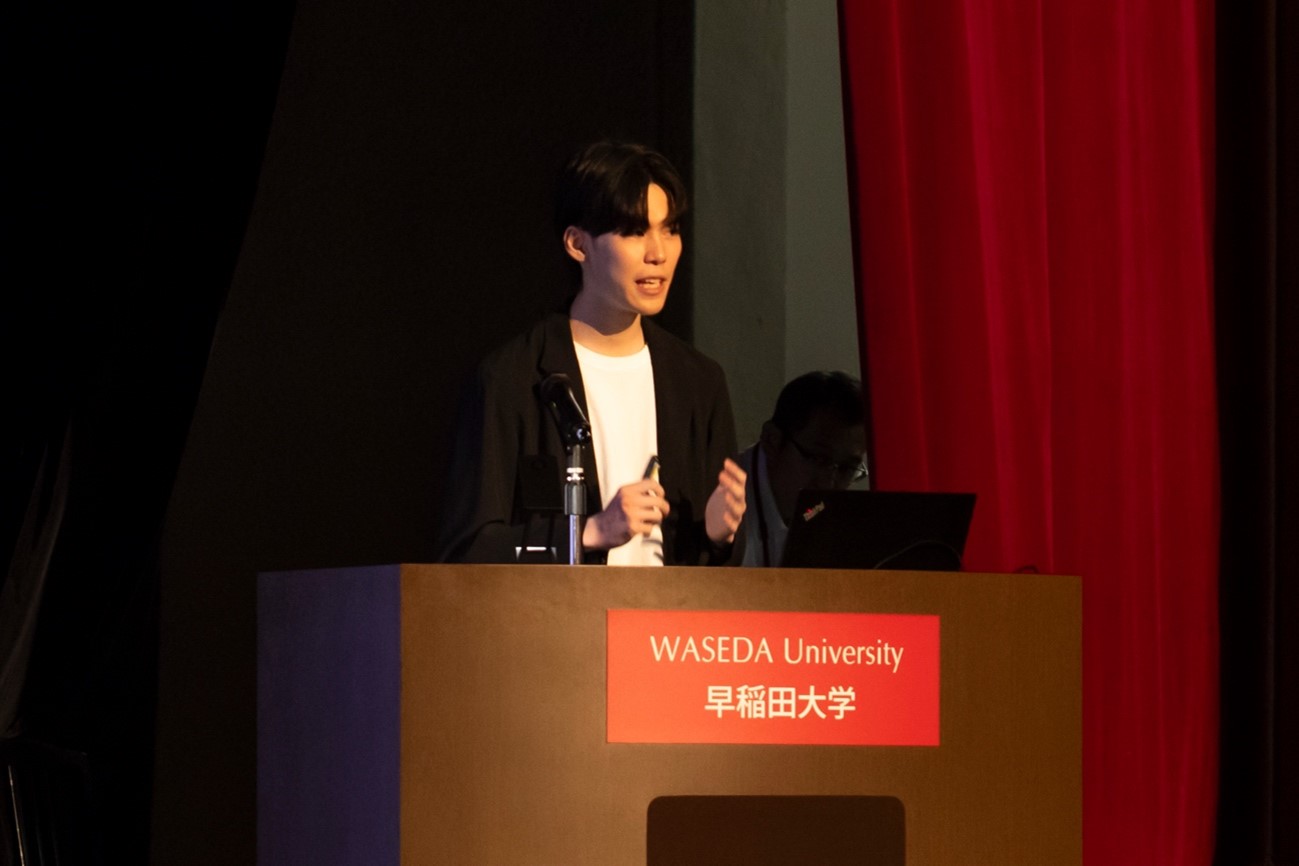 基幹理工学部1年の鈴木雅人さんは、サンゴの研究を行うために早稲田大学高等学院に入学。高校時代の研究活動、学院祭でAIを開発した思い出を語った