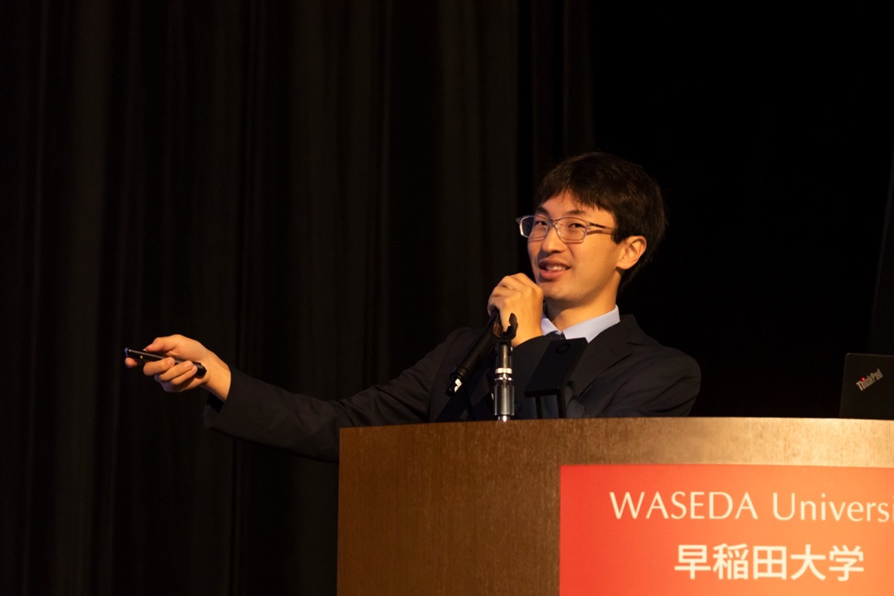 早稲田大学高等学院の卒業生である永安巧弥さん（先進理工学研究科 生命理工学専攻）は、中学時代に励んだ理科部の活動を紹介。現在も大学院で生物を研究していることを伝えた