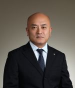 ［担当業務］<br />
国際連携（研究）、研究広報<br />
<br />
［現職］<br />
国際学術院教授<br />
<br />
［学歴］<br />
東京工業大学理学部卒業、同大学院理工学研究科博士課程修了、博士(理学)　学位取得<br />
<br />
［役職歴］<br />
国際教養学部教務主任、国際学術院長、国際教養学部長等歴任