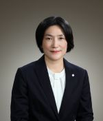 ［担当業務］<br />
国際連携（教育）、国際学生寮WISH<br />
<br />
［現職］<br />
社会科学総合学術院教授<br />
<br />
［学歴］<br />
慶應義塾大学文学部卒業、フランス・ストラスブール政治学院専門研究課程(DEA）修了、慶應義塾大学大学院法学研究科修士課程修了、同博士課程単位取得退学、慶應義塾大学より博士（法学）学位取得<br />
<br />
［役職歴］<br />
社会科学部学生担当教務主任、フランス教育学会会長、パリ政治学院招聘教員、ストラスブール大学客員研究員等歴任