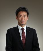 【担当業務］<br />
国際連携（広報）、スポーツ振興<br />
<br />
［現職］<br />
スポーツ科学学術院教授<br />
<br />
［学歴］<br />
京都教育大学教育学部卒業、オハイオ州立大学大学院博士課程修了、Ph.D.取得<br />
<br />
［役職歴］<br />
スポーツ科学学術院長、スポーツ科学部長等歴任