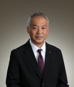 ［担当業務］<br />
総長室総括、学外連携、グループ会社<br />
<br />
［現職］<br />
総長室常勤参与<br />
<br />
［学歴］<br />
早稲田大学教育学部卒業<br />
<br />
［役職歴］<br />
株式会社早稲田大学アカデミックソリューション代表取締役社長、総長室長、教務部事務部長、理事等歴任