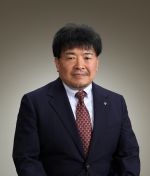 ［担当業務］<br />
職員人事、労務<br />
<br />
［現職］<br />
総長室常勤参与<br />
<br />
［学歴］<br />
早稲田大学人間科学部スポーツ科学科 卒業、筑波大学大学院体育研究科修士課程 修了<br />
<br />
［役職歴］<br />
早稲田ポータルオフィス長、情報企画部マネージャー、教務部事務部長等歴任