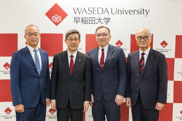 若尾真治副総長、本間敬之総長、松本直樹副総長、古谷修一副総長