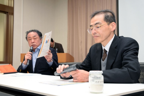 Prof. Atsushi Yamazaki (R) and President Takenori Shoda 