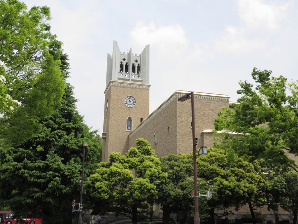 Waseda campus, lush with greenery - Waseda University