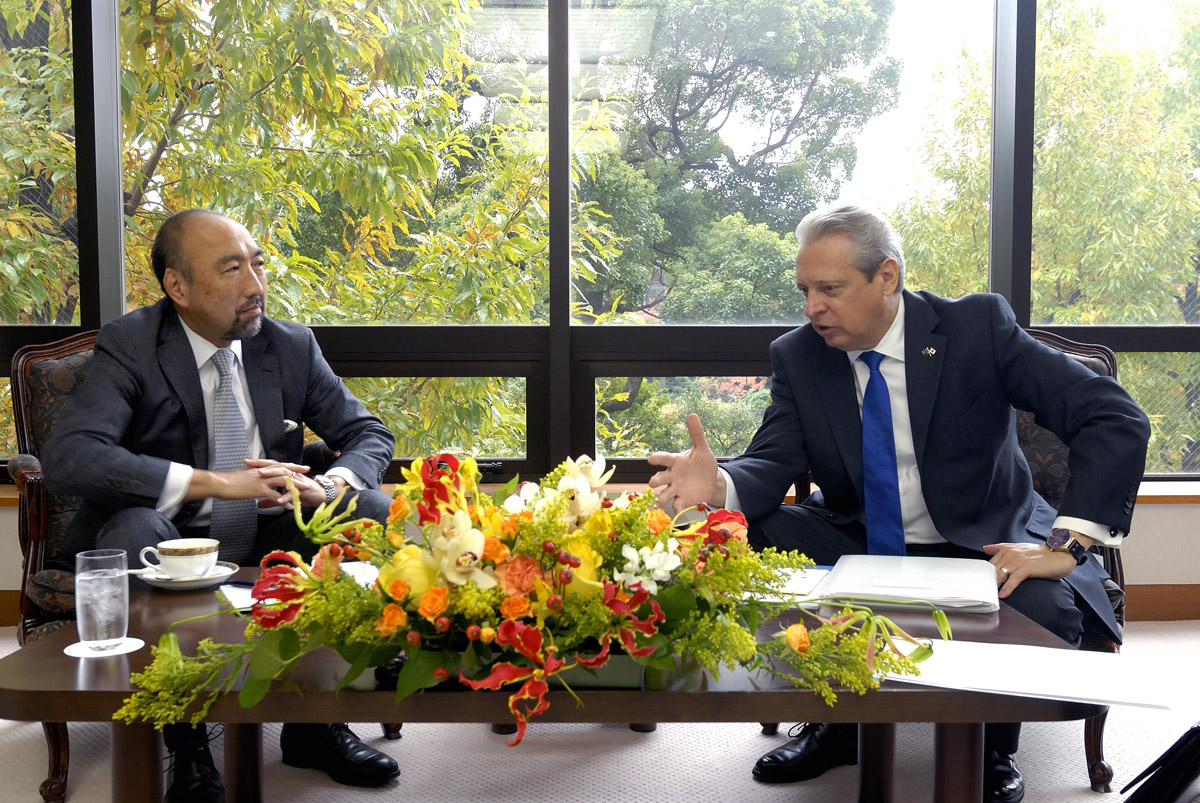 Dialogue between Waseda Vice President Morita and EU Ambassador