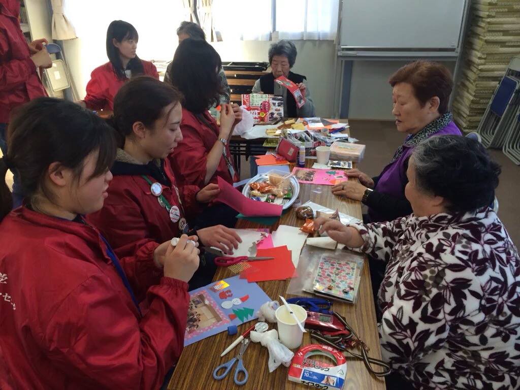 宮城県気仙沼における仮設住宅を訪問してのお茶会の様子