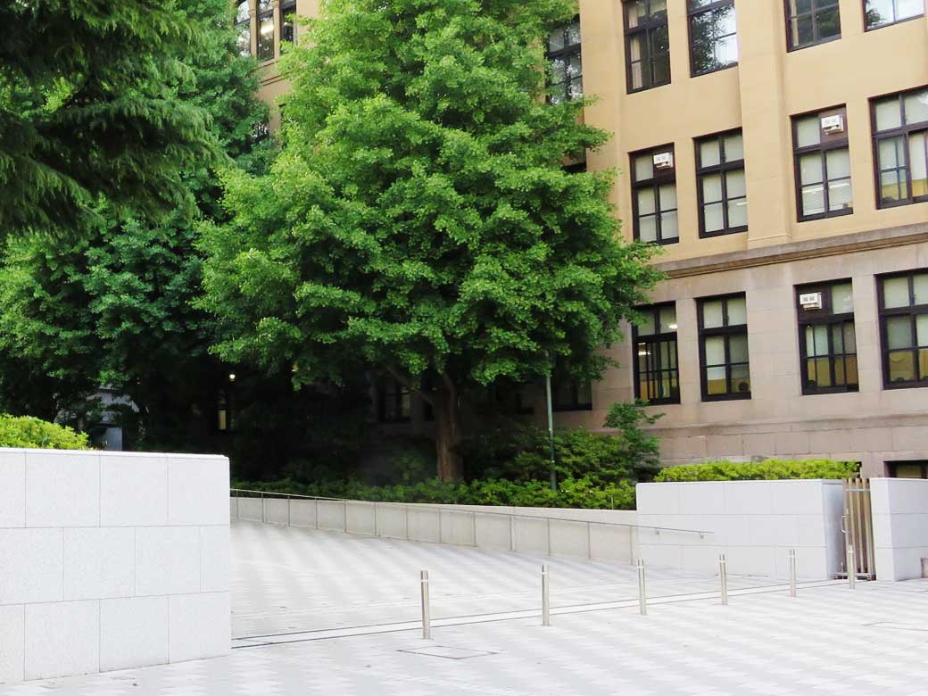 Waseda’s symbolic gateless gate, Mumon-no-mon