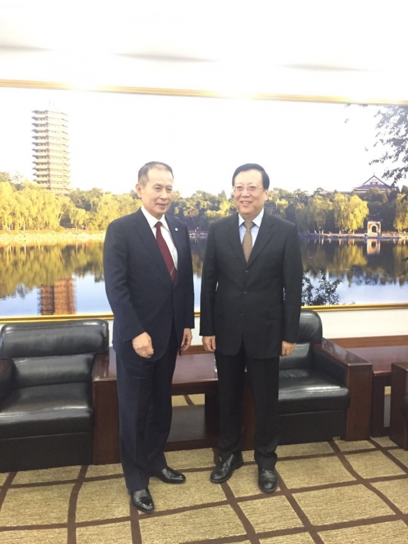 写真６（北京大学校務委員会委員長と懇談）