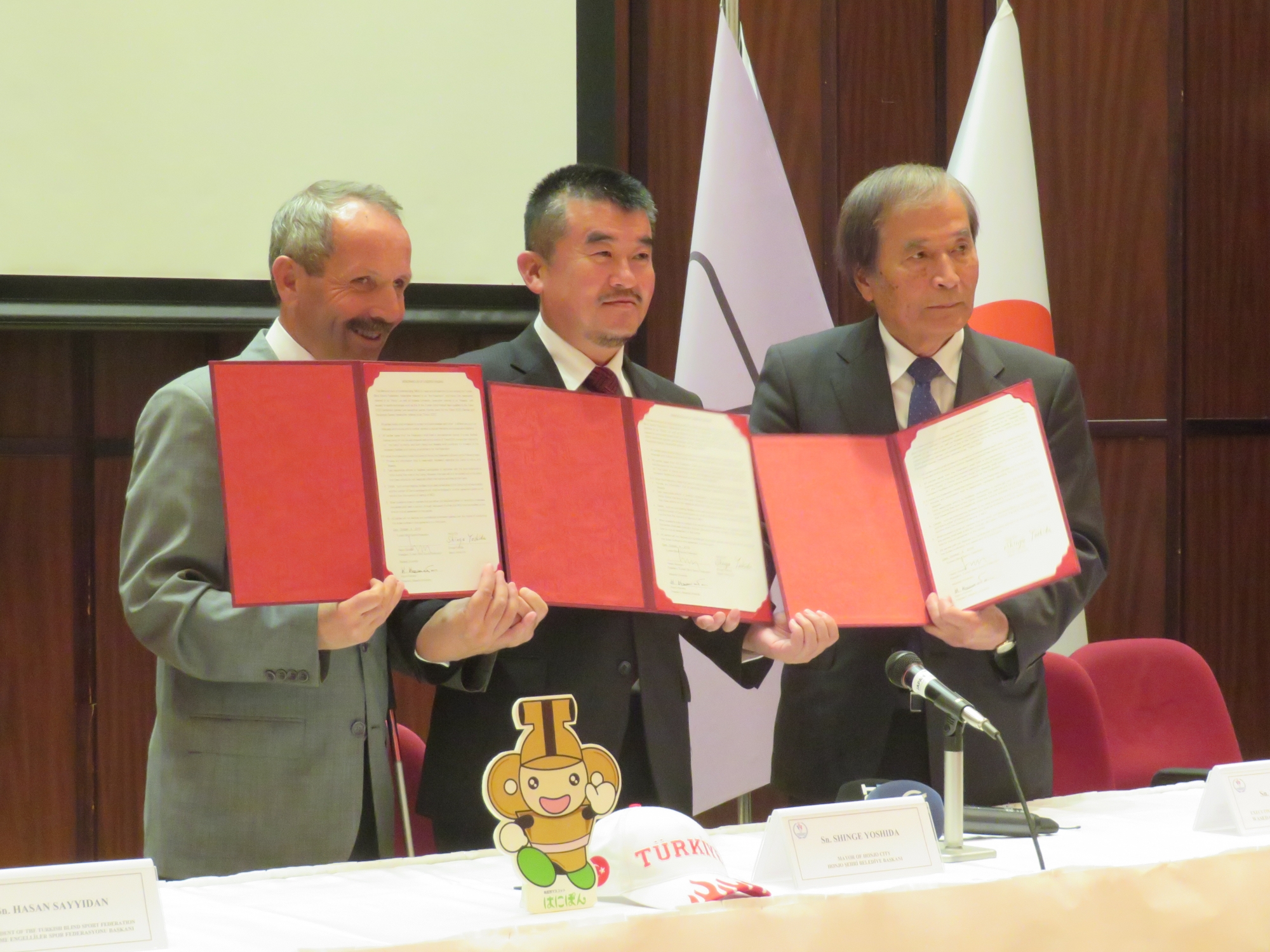 Waseda signs MoU and agrees to accommodate sports facilities for Turkish Paralympics soccer players