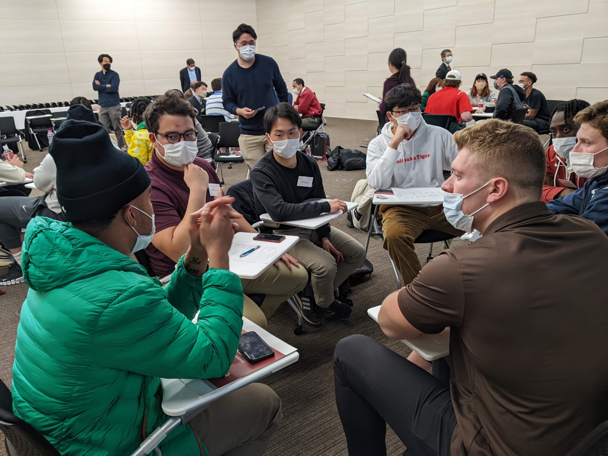 Ivy League University football players discuss politics with students at Waseda