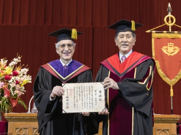 Waseda confers an honorary doctorate upon President Emeritus Peter Salovey from Yale University