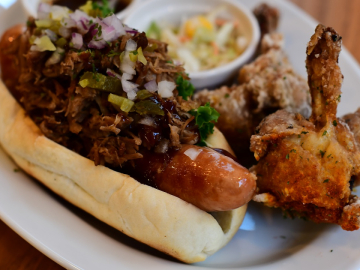 Waseda Weekly Student Reporter Visits New Go-To Gourmet Hot Dog Restaurant