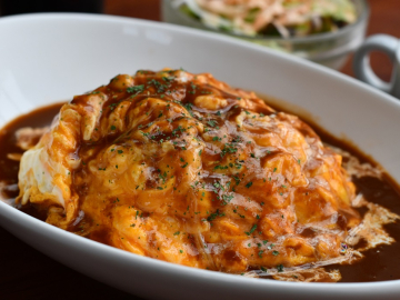 Wasemeshi Report: Fluffy Omurice and Hearty Rice Bowls Near Waseda’s Higashifushimi Campus