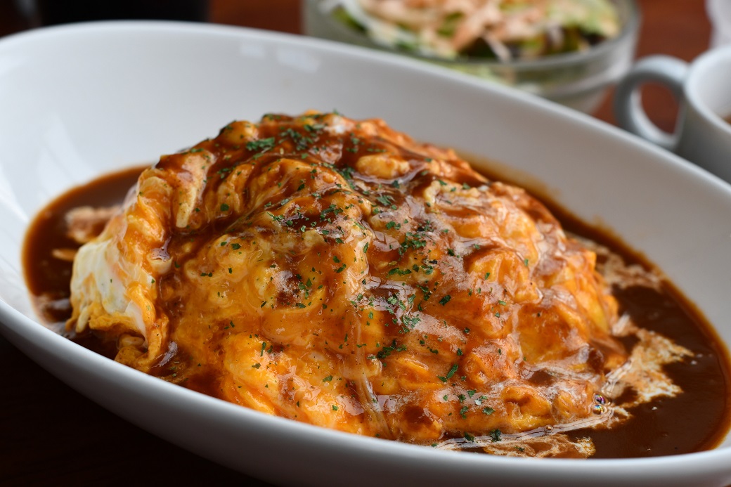 Wasemeshi Report: Fluffy Omurice and Hearty Rice Bowls Near Waseda’s Higashifushimi Campus